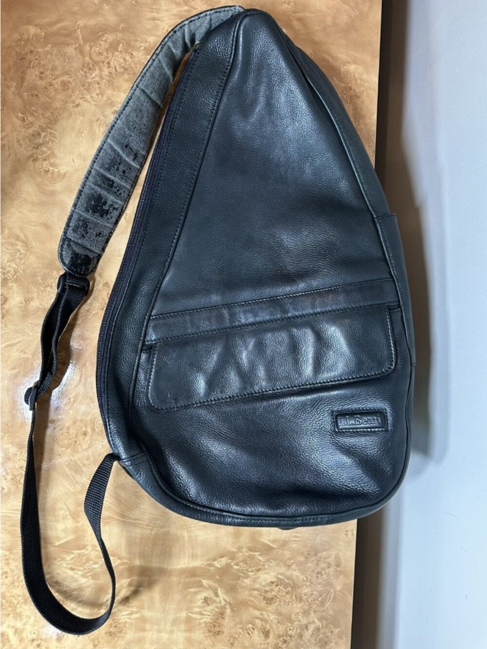 L.L.Bean AmeriBag Healthy Back Black Leather Sling Backpack Crossbody Travel Bag - Picture 2 of 8